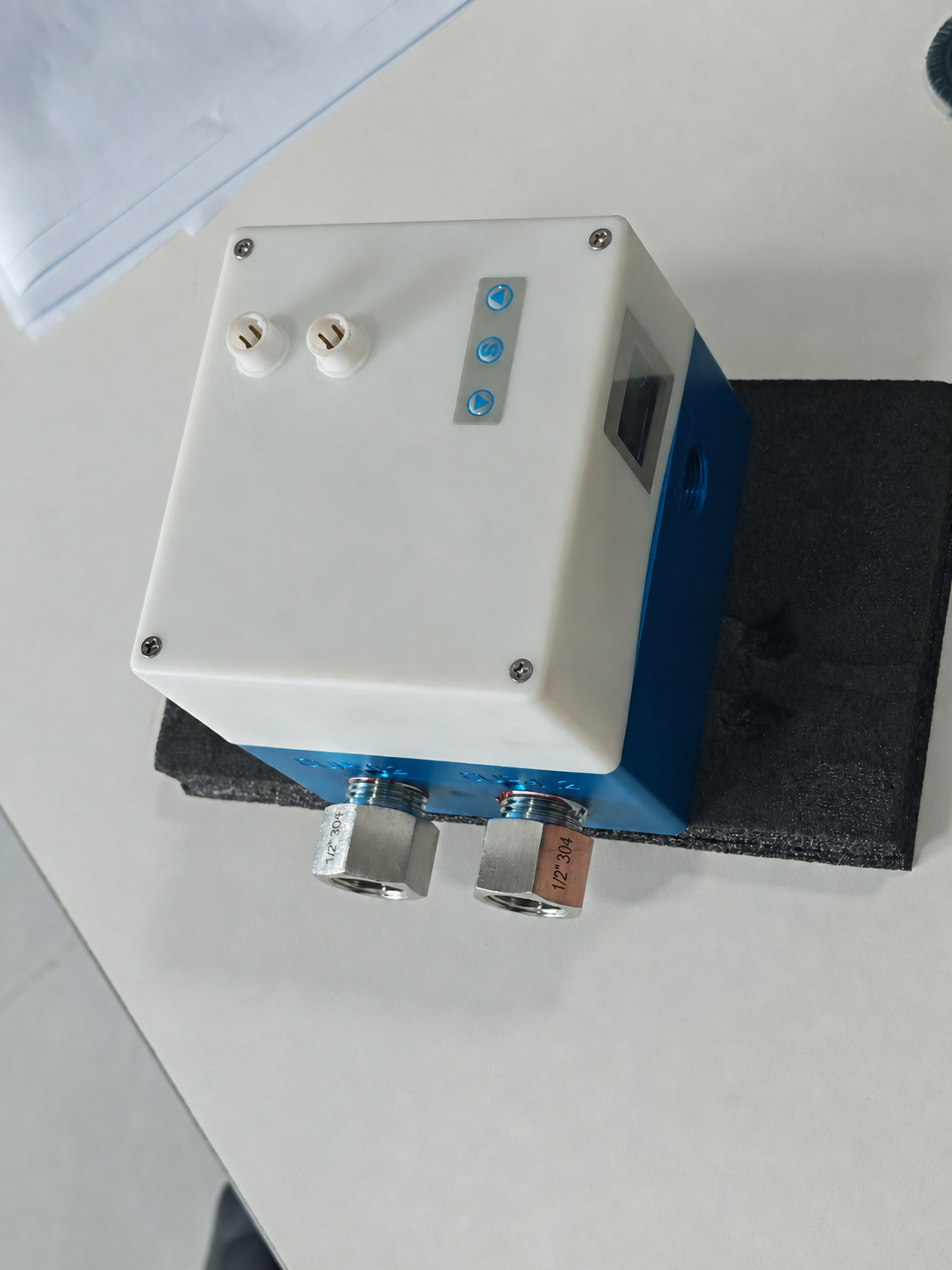 MSPV2_4000 compact valve top and gas-port view