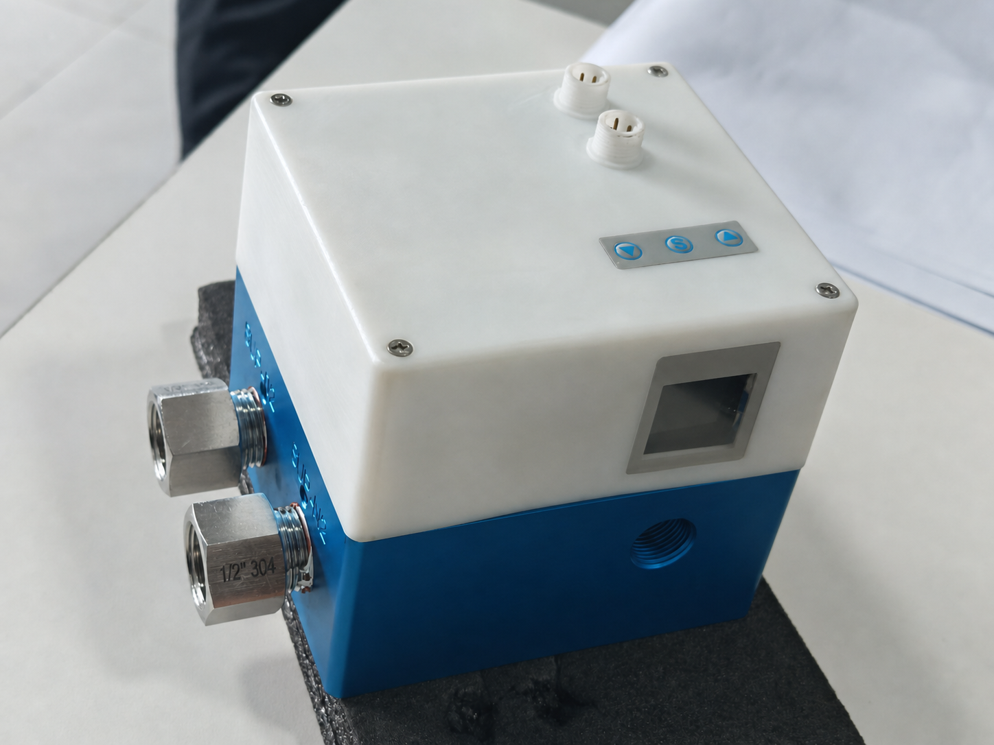 MSPV2_4000 compact mixed-gas proportional valve angled product view